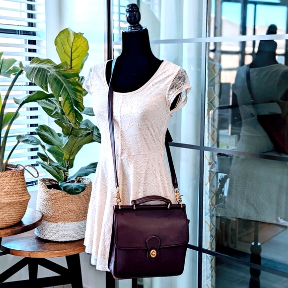 Coach Handbags - Vintage Coach Willis Bag